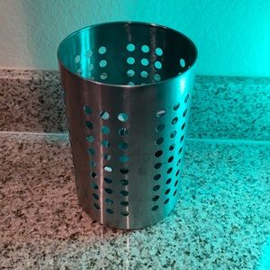 Kitchen utensil holder